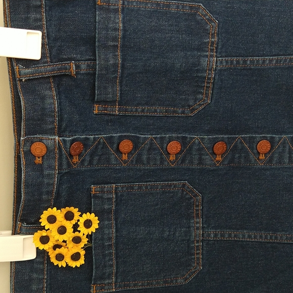 Madewell Button-Front Denim Skirt with Pockets - Picture 6 of 8